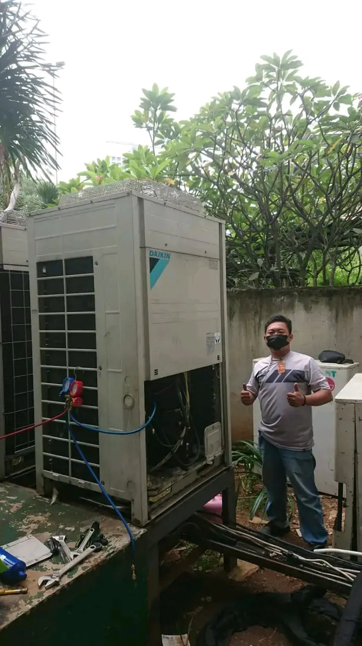 Dokumentasi pekerjaan instalasi AC oleh JONIAC